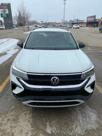 2022 Volkswagen Taos AWD Engine : 1.5L TSI turbocharged 4-cylinder engine. Very good on fuel. Odomet...