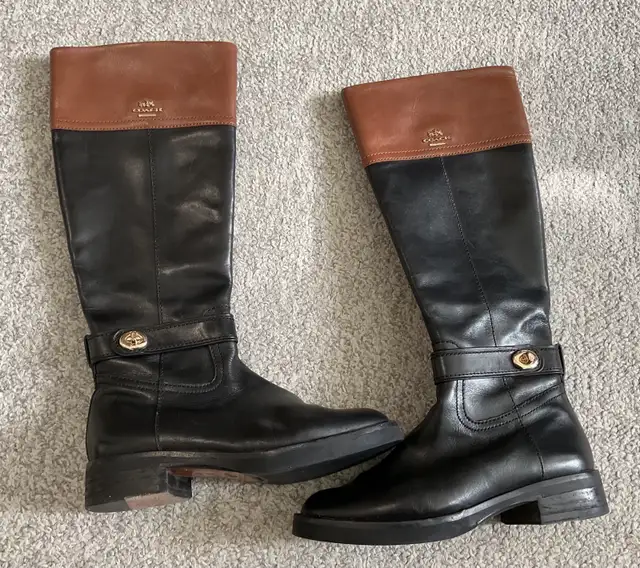 botte Coach en cuir de veau noir style équestre classique in Women's - Shoes in Québec City - Image 2