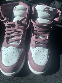 NIKE JORDAN size 9.5 purple  & White Air Jordan 1 Retro Sneakers
