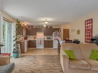 Spacious 2-bedroom, 1-bathroom apartment in a quiet 6-plex in Warfield. At roughly 1,000 sq ft, ther...