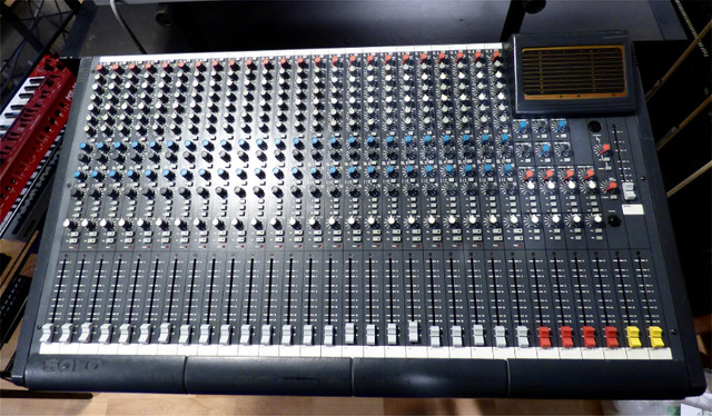 || TRADE || Soundtracs  SOLO 24-4-2 Analogue Mixer (24 Channels) in Pro Audio & Recording Equipment in Bedford - Image 2