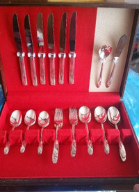 Wm Rogers Mfg. Silver Plated Cutlery Set