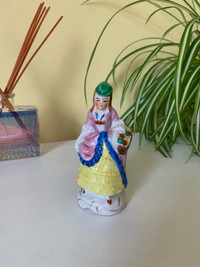 Vintage Colonial Woman Figurine - made in Japan