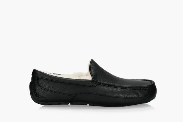 Pantoufle Uggs 13  in Men's Shoes in Granby - Image 2