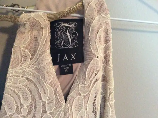 Robe Ivoire Pêche in Women's - Dresses & Skirts in Trois-Rivières - Image 4