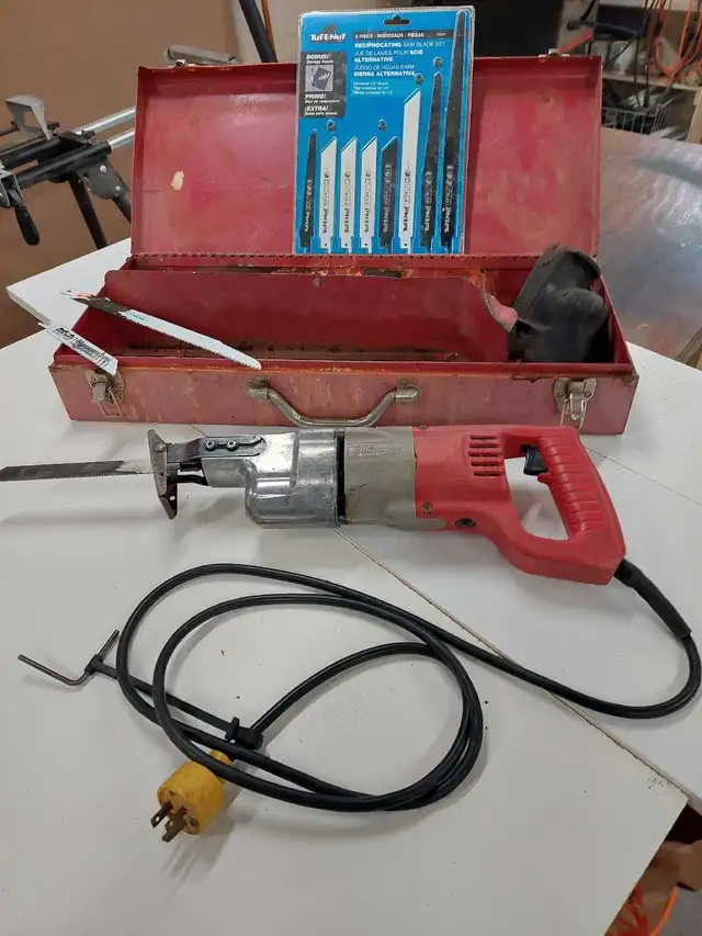 Milwaukee Sawzall in Power Tools in Kitchener / Waterloo - Image 2