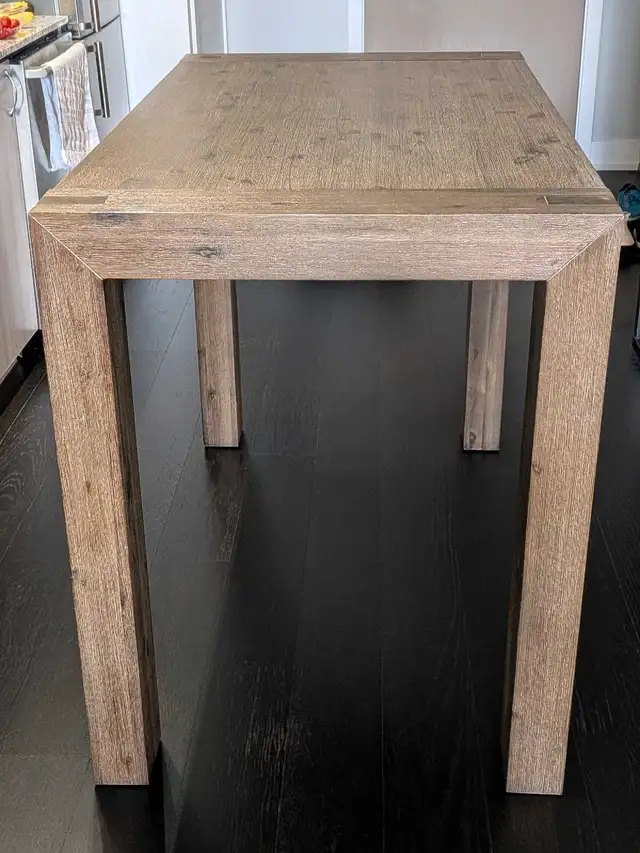 Modern Bar Table (with stools) in Dining Tables & Sets in City of Toronto - Image 4