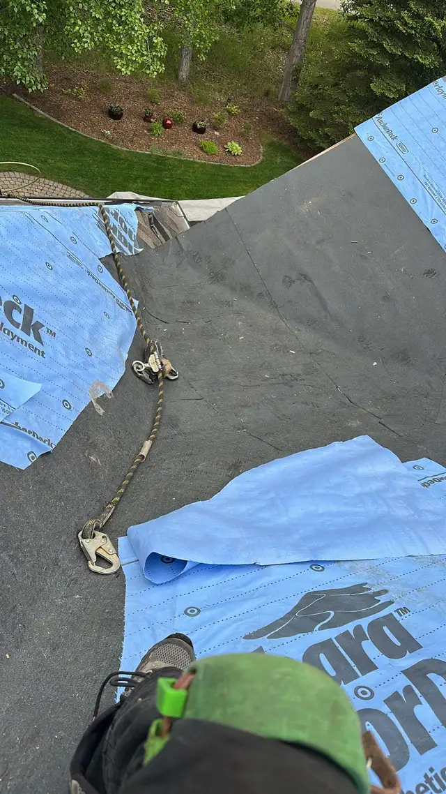 roofing job 484537984164177922
