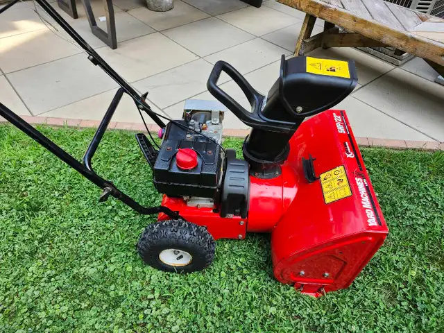 Yard Machines Snow King 5 HP 22 inch Snowblower in Snowblowers in Mississauga / Peel Region - Image 4