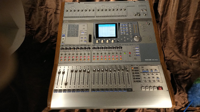 Tascam DM 3200 Digital Mixer in Pro Audio & Recording Equipment in Kawartha Lakes - Image 2