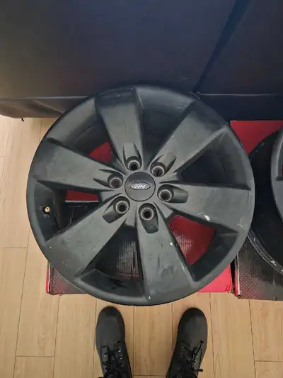 I am selling 4 - 20" black Ford rims with logo ford on them with 6 bolt patterns . 33 " tires can be...