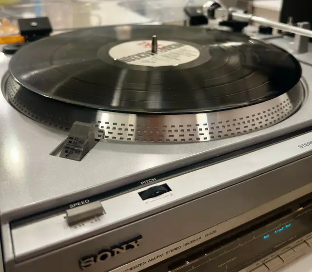 Sony PS-T22 Direct Drive Turntable w/ Shure M44-7 in Stereo Systems & Home Theatre in Calgary - Image 3