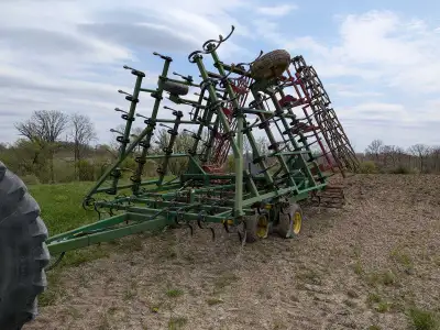 John Deere 960 cultivator with upgraded HD Penta tines, Cast teeth and Kongskilde heavy duty double...