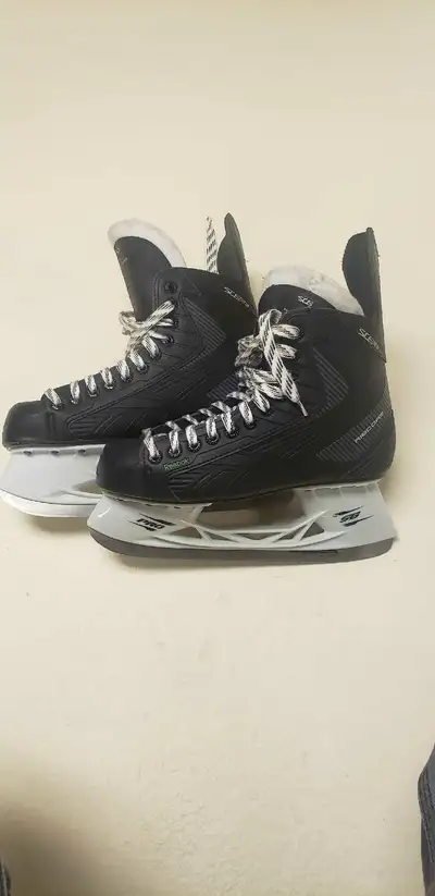 Bauer Hockey Skates - Size 8, View more