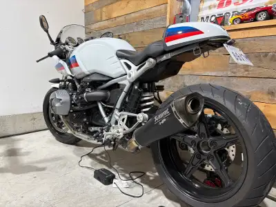 Bmw r9t racer. Bike is perfect. 2000kms. Factory BMW akropovic exhaust. Bike is serviced every year...