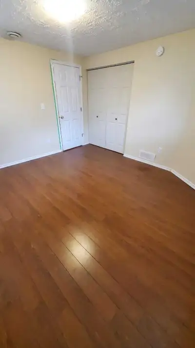 Renting this spacious bedroom in a basement suite in Fort Richmond on Wayfield drive. $800 per room....