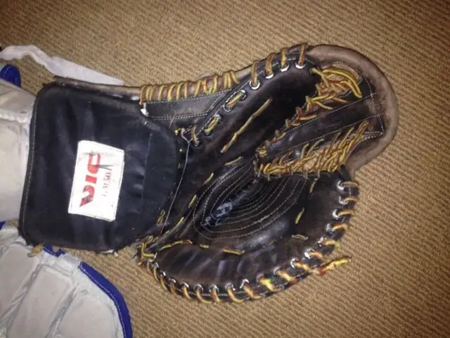 equipement gardien but hockey balle cosom gant jambière plastron in Other in Laval / North Shore - Image 7