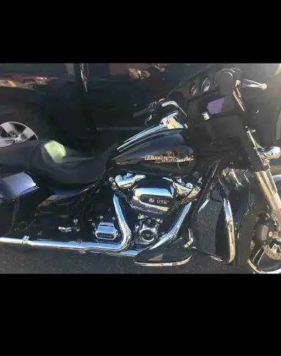 A well maintained ,fully-loaded Harley-Davidson streetglide FHN . Only one owner. Very very low mile...