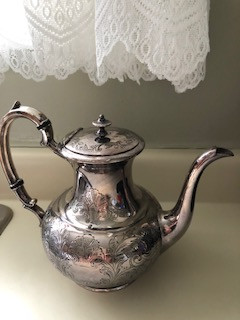 E.P. Copper #4465 Silver Tea Pot Set in Kitchen & Dining Wares in Oshawa / Durham Region - Image 3