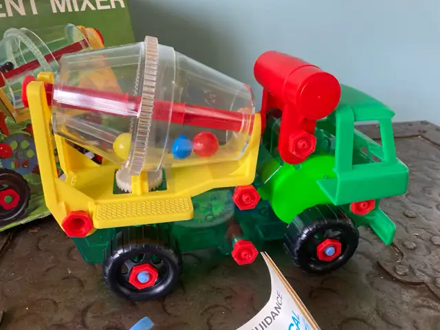 Rare 1960's Child Guidance Mechanical Cement Mixer Toy Truck in Toys & Games in Ottawa - Image 3