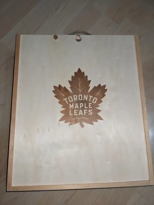 Toronto maple leafs 3 bottles wine gift box in Arts & Collectibles in City of Toronto - Image 2