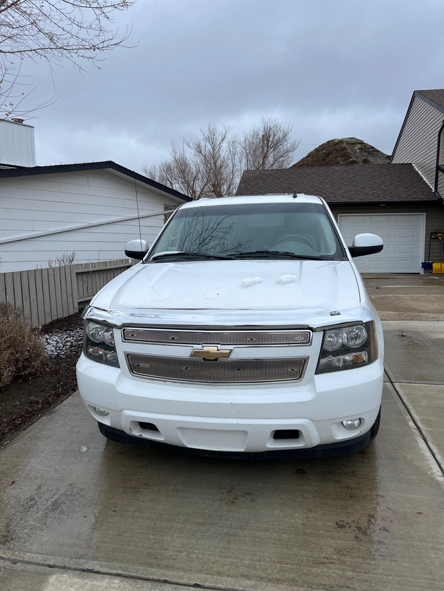 2010 Chevrolet Avalanche  in Cars & Trucks in Calgary - Image 2