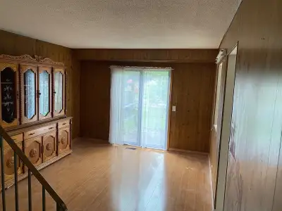Sunny Room for Rent Upstairs in Detached Home - $450/person 