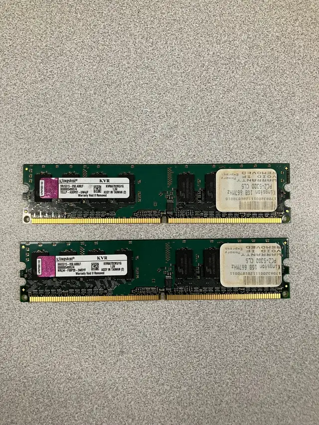 Kingston 2x1GB PC2-5300 DDR2-667MHz RAM in System Components in Calgary - Image 2