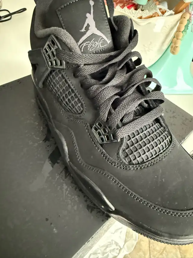 **Air Jordan 4 Retro - Size 9.5** in Men's Shoes in Markham / York Region - Image 3