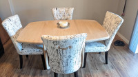 Beautiful solid oak table with 4 chairs