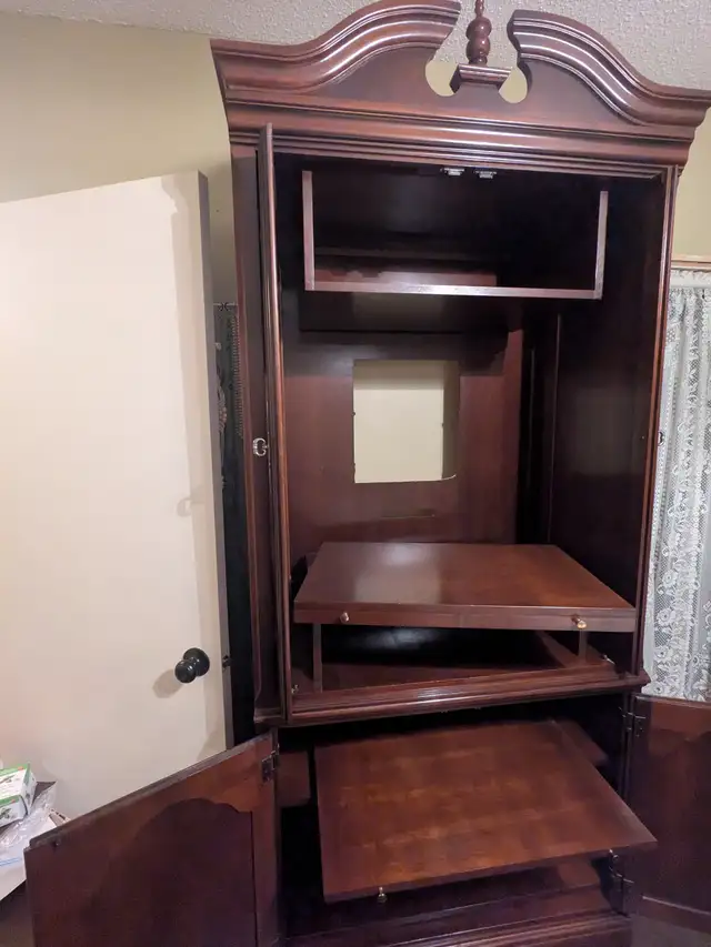 Vintage Kroehler entertainment / display cabinet in Hutches & Display Cabinets in Calgary - Image 5