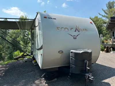 Je vends ma roulotte Skyline Eco Camp, une option compacte et pratique pour vos aventures en camping...