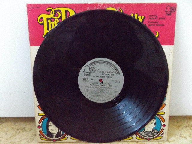 ORIGINAL VINTAGE VINYL THE PARTRIDGE FAMILY SHOPPING BAG ALBUM in Arts & Collectibles in Oakville / Halton Region - Image 4