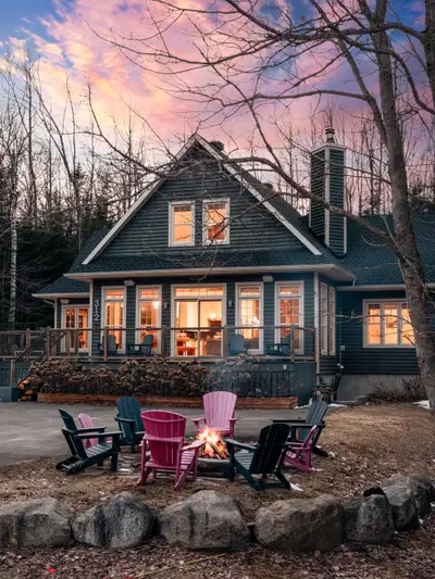Mt .Blanc Chalet, 15mins to Tremblant - Spa & Billiards, View more