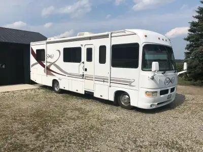 1998 Four Winds Infinity Motorhome 157,000km 32feet Chevy frame 454 engine, power mirrors, cruise co...