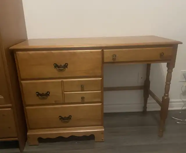 Wooden Desk with Chair in Desks in Gatineau - Image 4