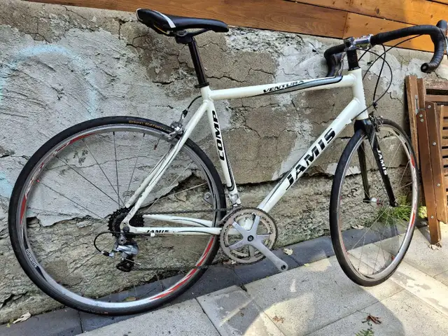 Custom Jamis Ventura Comp in Road in Kingston - Image 3