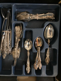 12 piece Set Silver Plated Cutlery  Oneida Canada . 
