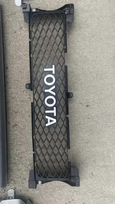 Les pièces font pour toutes les années du FJ Cruiser Toyota. Vendu à l’unité au prix indiqué dans la...