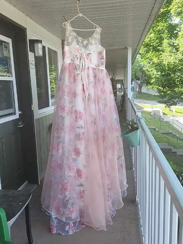 robe de mariee ou de bal in Wedding in Gatineau - Image 3