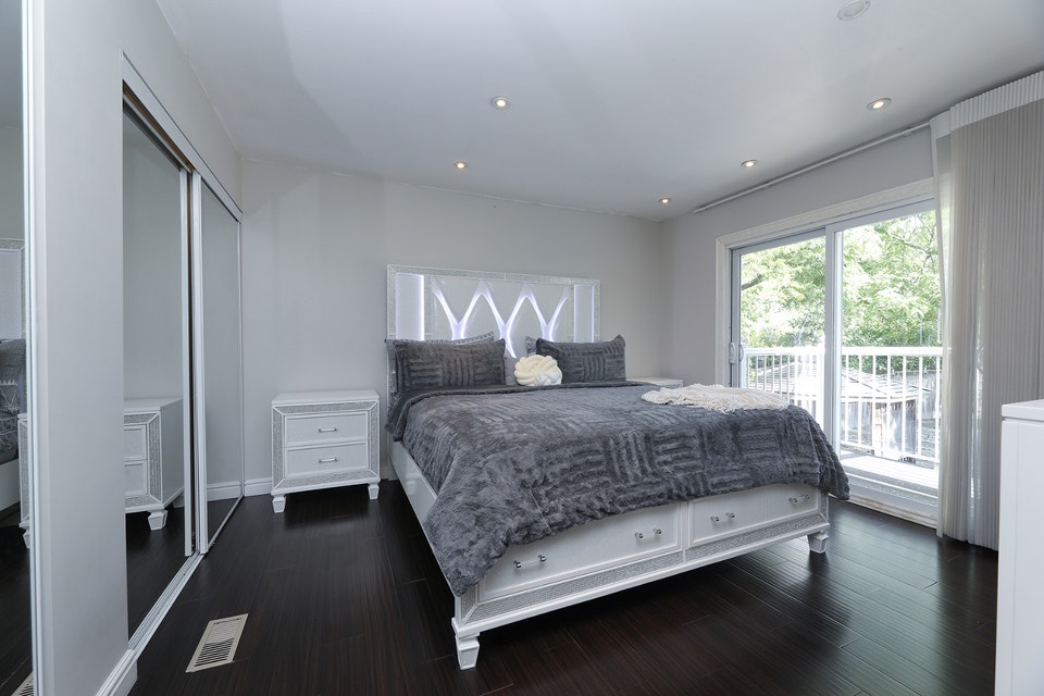 Detached 5-Bedroom Home | 60x213 Lot | Streetsville Mississauga, photo 7 of 10