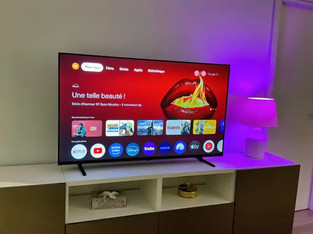 55” 4K UHD QLED Smart TV – Excellent condition (1 year used) in TVs in City of Montréal - Image 5