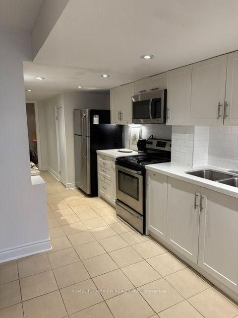 Beautiful 2 Bedroom Walk out Basement in Thornhill for Rent !! 5