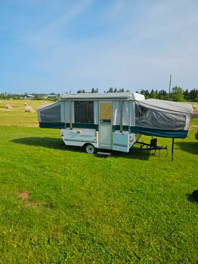 2005 fleetwood yuma pop up in great condition comes with all you need to hit the camp ground