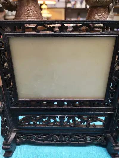 带木雕框架 Frame size 16 cm x 18 cm.
