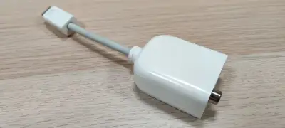 Works well, original Apple product.