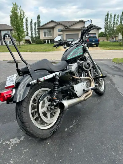 2004 Harley Davidson 1200 Roadster. 40807 km Aftermarket - Drag specialties 12.5 “x 7.5”sissy bar -...