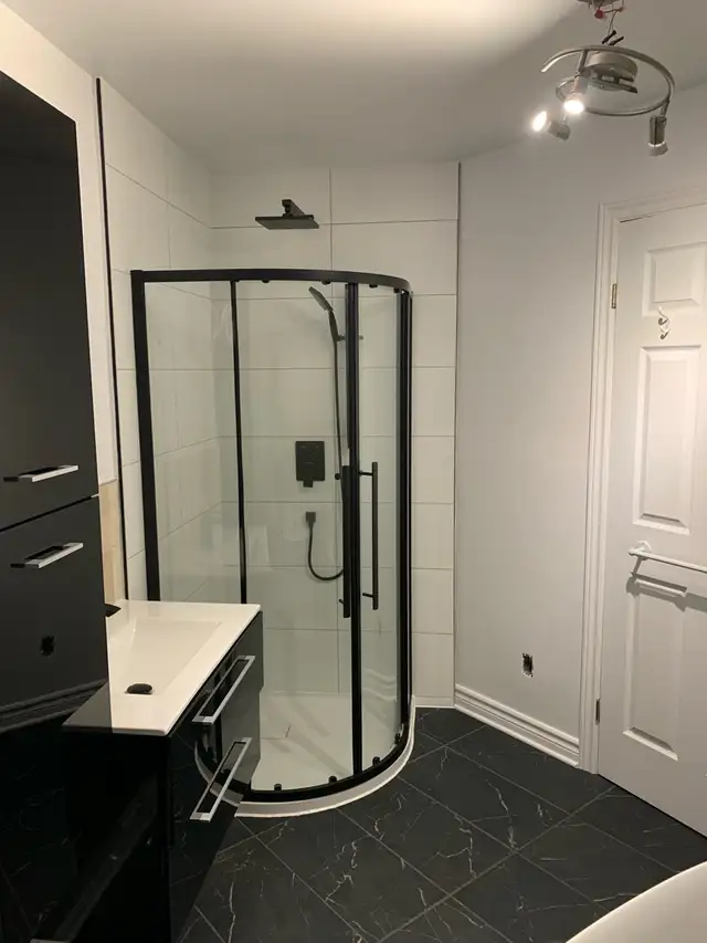 Rénovation / construction / salle de bain in Floors & Walls in Longueuil / South Shore - Image 5