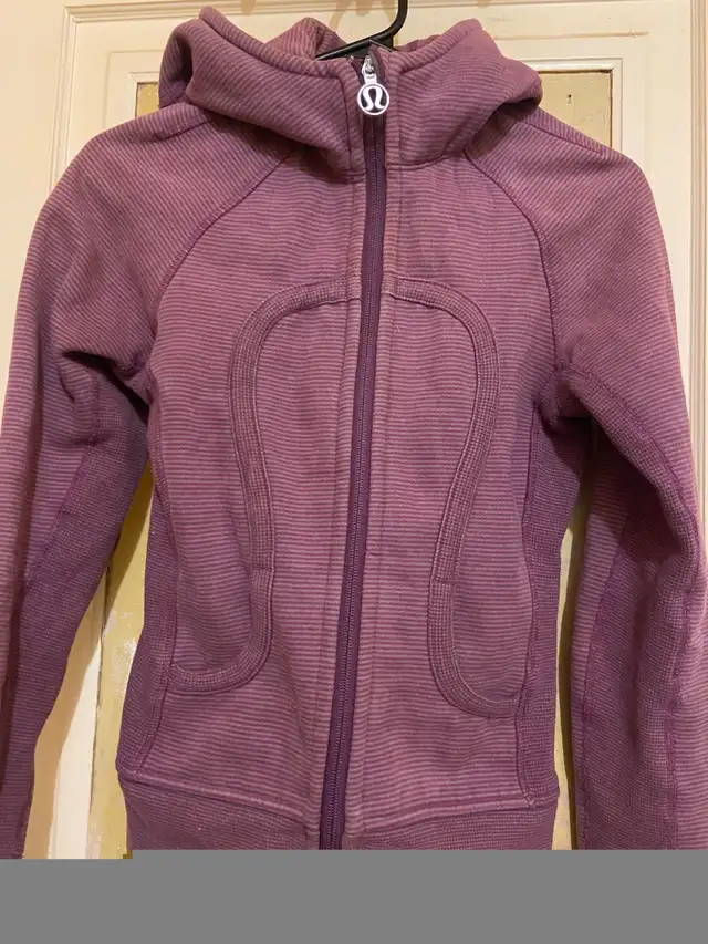 Lululemon zipper hoodie szXS (2) in Women's - Tops & Outerwear in City of Toronto - Image 3