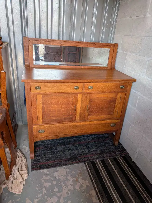 Tiger Wood Breakfast Hutch in Hutches & Display Cabinets in Mississauga / Peel Region - Image 3